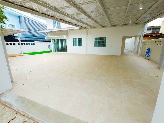 - ให้เช่าบ้านเดี่ยว ใกล้เดอะมอลลบางกะปิ ใกล้ มหาวิทยาลัยนิด้า โรงเรียนนานาชาติ RAIS จดทะเบียนได้