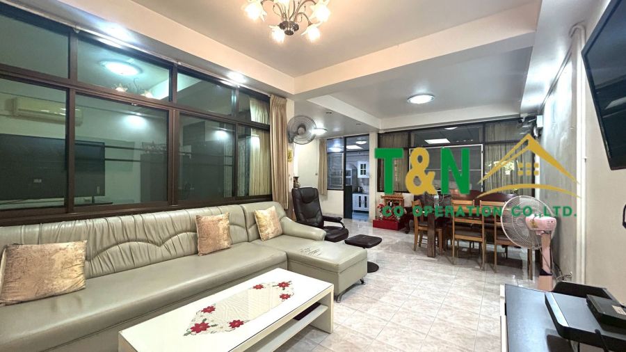 - ทาวน์เฮ้าส์ 2 ชั้น หมู่บ้านประชากรไทย ลาดพร้าว 93