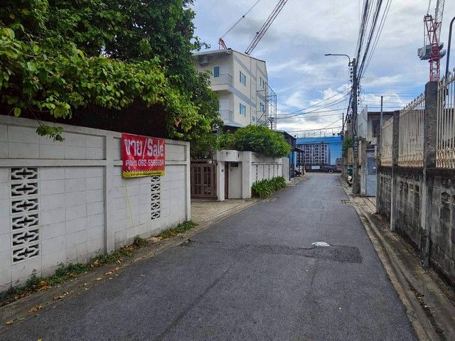 - ขายบ้านพร้อมที่ดินลาดพร้าว64แยก1ใกล้ถนนหลักลาดพร้าว