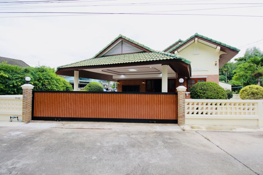 - ขายบ้านรีโนเวทหลังมุม 88 ตร.วา หมู่บ้านคงคอแรน ใกล้ป้าบุญคาเฟ่ 500 เมตร ทับมา ระยอง