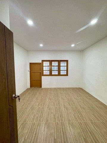 - ขายทาวเฮ้าน์เพรชเกษม91ซอย4หมู่บ้านเบญจศิริใกล้เทศบาลอ้อมน้อย