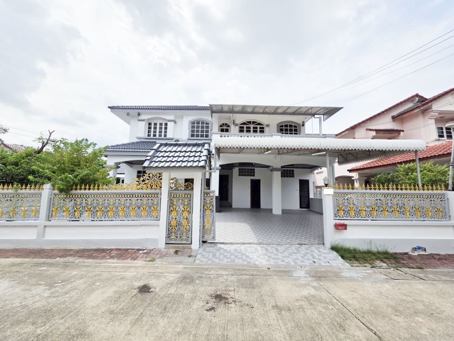 - บ้านเดี่ยว หมู่บ้าน ชัยพฤกษ์ รามอินทรา หลังมุม รีโนเวทใหม่ทั้งหลัง พร้อมพื้นที่กว้างถึง 140 ตรว. ใกล้จุดขึ้นลงทางด่วน