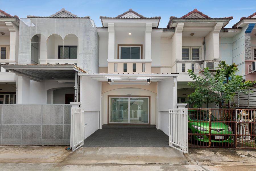 - ทาวน์โฮม 2 ชั้น รีโนเวทใหม่ พุทธชาด บางบัวทอง (ซอยเถ้าแก่น้อย) ใกล้สี่แยกบางพลู ต่อเติมครบ หิ้วกระเป๋าเข้าอยู่ได้เลย