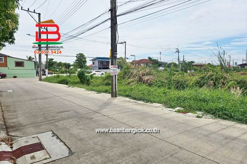 - ที่ดินเปล่า ซอยศาลาธรรมสพน์ 13 เนื้อที่ 63 ตรว. ใกล้ร้านอาหาร บ้านยี่สาร ถนนปิ่นเกล้า แขวงศาลาธรรมสพน์ เขตตลิ่งชัน