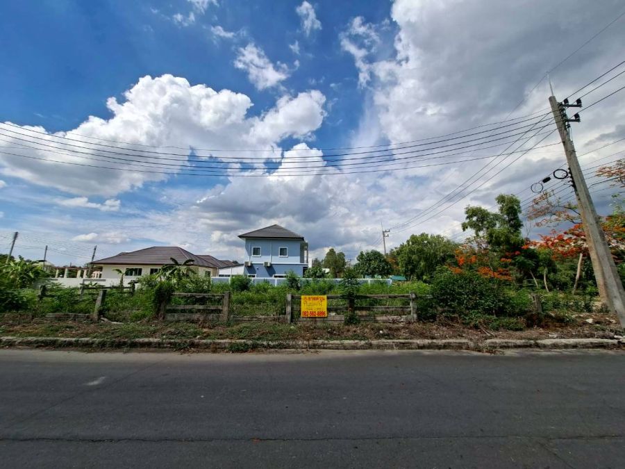 - ขายที่ดินเปล่า ในหมู่บ้านศรีปทุม ใกล้เดอะไพน์ รีสอร์ท