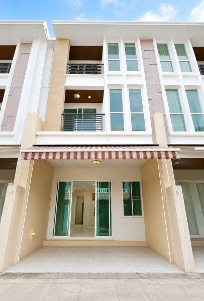 - ถูกที่สุดใน3โลก อ่อนนุช73 ทาวน์โฮม 3 ชั้น 3 นอน 3 น้ำ 21 ตร.วา.ลาดกระบัง1-5 อ่อนนุช-วงแหวน ใกล้รพ.จุฬารัตน์ 7 1.2 กม