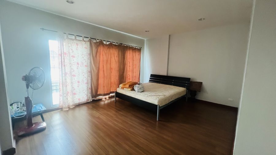 - ขายทาวน์โฮม 3 ชั้น บ้านกลางเมือง ลูเซิร์น สุขุมวิท 3ห้องนอน 3ห้องน้ำ ทำเลศักยภาพ ใจกลางอ่อนนุช เข้า-ออกได้หลายเส้นทาง