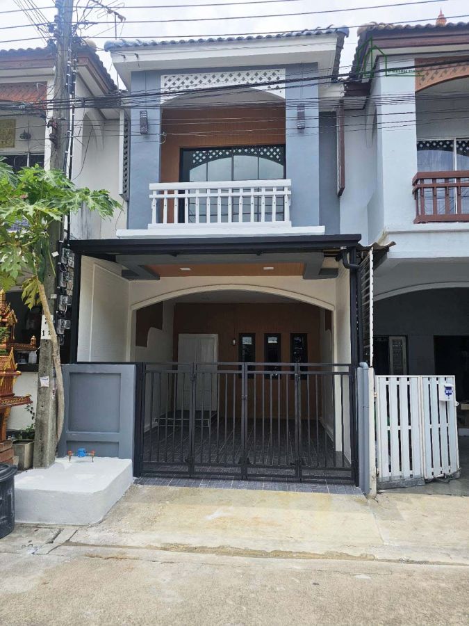 - หมู่บ้านณราธร สุวินทวงศ์ ทาวน์เฮ้าส์แต่งใหม่พร้อมอยู่