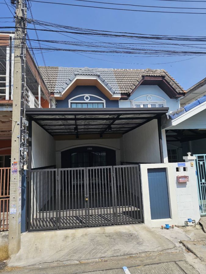 - หมู่บ้านมนวดี (วัดลาดปลาดุก) ใกล้ รถไฟฟ้าสาย MRT คลองบางไผ่