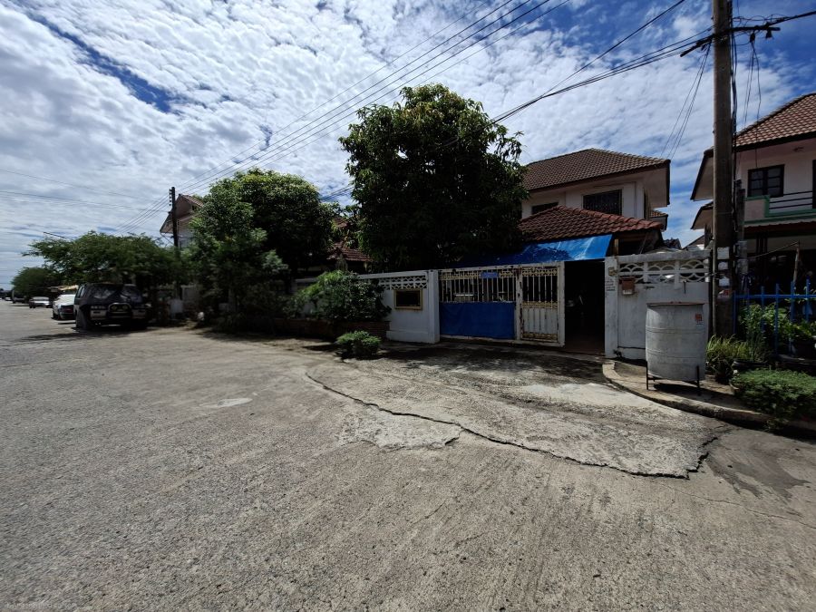 - บ้านเดี่ยว 2 ชั้น 55 ตร.ว. หมู่บ้านพรธิสาร6 รังสิต-คลอง7 ถนนรังสิต-นครนายก หนองเสือ ปทุมธานี
