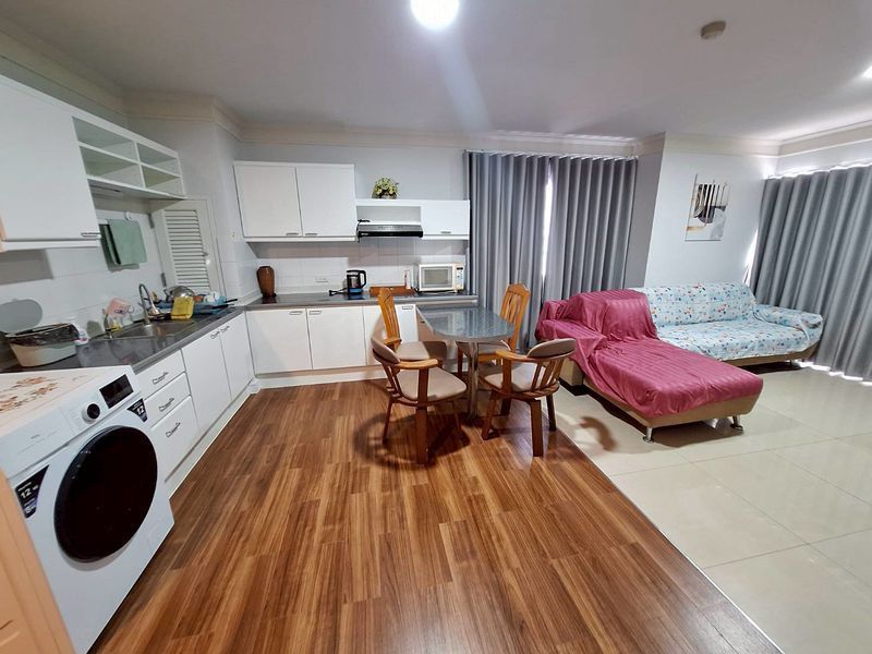 - ให้เช่า Bayview Condominium ศรีราชา 2 ห้องนอน วิวทะเล ใจกลางเมือง TP-C2287