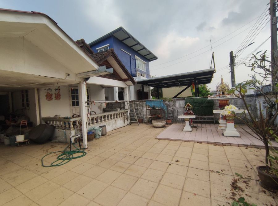 - ขายบ้านแฝด 2 หลัง 124 ตร.ว. ทำเลศักยภาพอ่อนนุช-ประเวศ