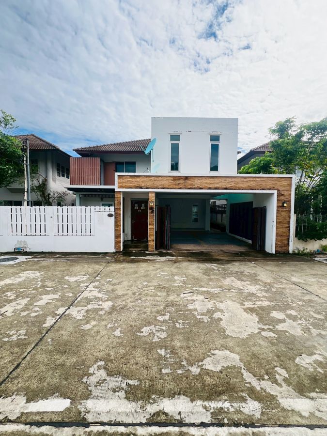 - ขายบ้านเดี่ยว 60 วา บนถนนติวานนท์ สนามบินน้ำ ใกล้สี่แยกแคราย ติดรถไฟฟ้าสีชมพู