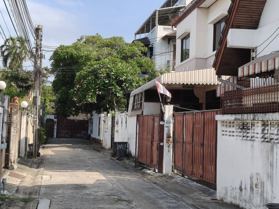 - ขายที่ดินเอกมัย ที่ดินพร้อมบ้าน 107ตร.ว เอกมัย10 สุขุมวิท65 ใกล้รถไฟฟ้าBTS เอกมัย ทองหล่อ พระโขนง ปรีดี Land Sukhumvit Ekkamai for sale
