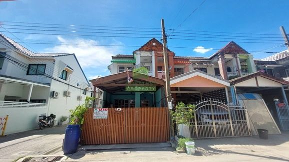 - ขายทาวน์เฮ้าส์ หมู่บ้าน ธรากร รามคำแหง170 มีนบุรี เนื้อที่ 17 ตร.ว แปลงริม ทำเลดี