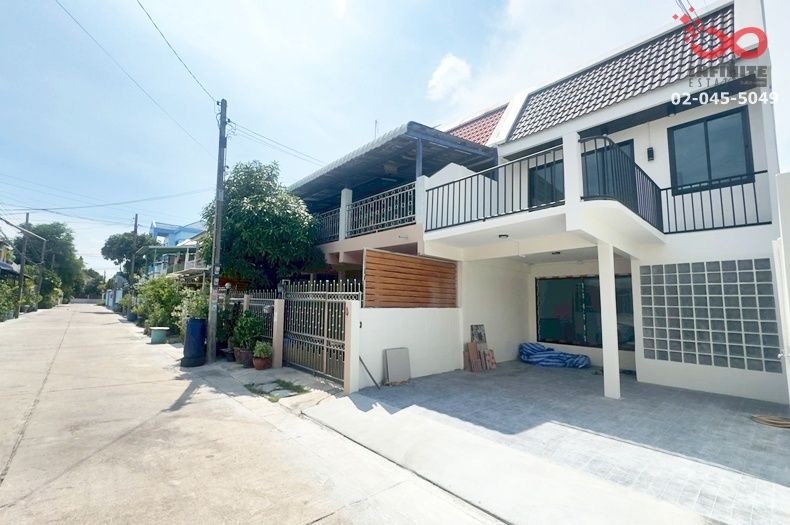 - ขายทาวน์เฮ้าส์ 2 ชั้น 22 ตรว. รีโนเวทใหม่ ซอยอ่อนนุช 40 สุขุมวิท 77 ใกล้ BTS
