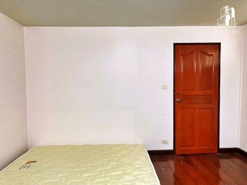 - ขายบ้านเดี่ยว พร้อมที่ดิน ซอยรามคำแหง 130 บ้านเดี่ยว 2 ชั้น ครึ่งปูนครึ่งไม้