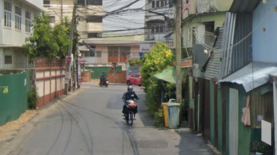 - ขายที่ดินพร้อมสิ่งปลูกสร้างบ้านพักอาศัย 2 ชั้น จอมทอง ซ.3