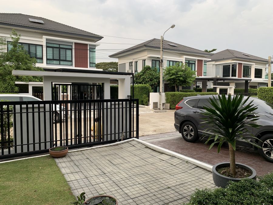 - ขายบ้านเดี่ยวหรู NC Royal ปิ่นเกล้า 103 ตร.วา 4 นอน 4 น้ำ จอดรถ 6 คัน บ้านใหญ่ พร้อมอยู่ ใกล้ The Mall บางแค