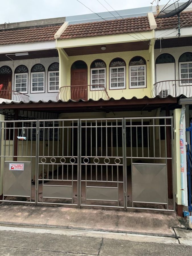 - ขายทาวน์เฮ้าส์ 2 ชั้น ซอยเพชรเกษม 60/3 ขนาด 17 ตร.ว. ใกล้ MRT บางแค และ ปากทางถนนพุทธมณฑลสาย 1