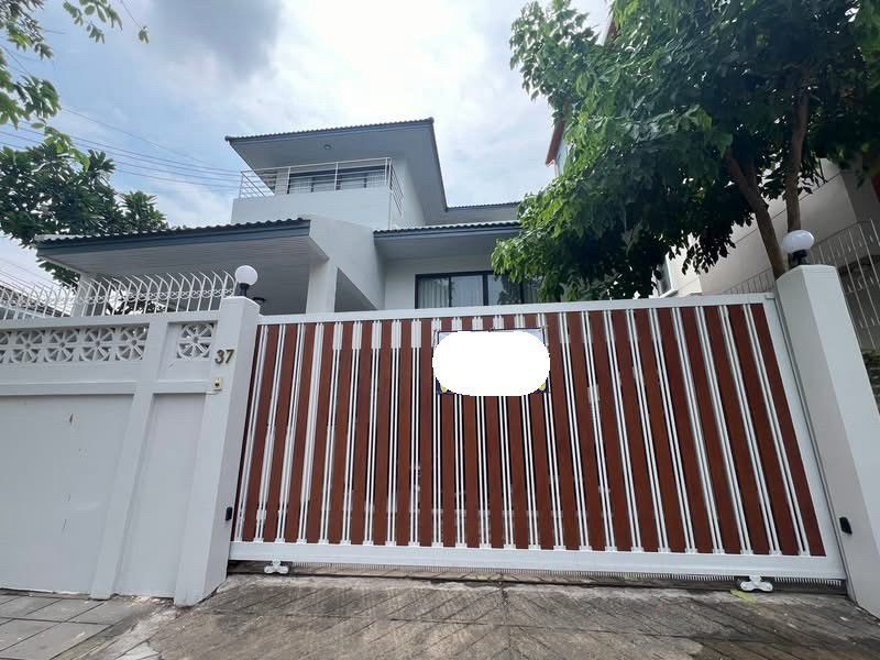- ให้เช่าบ้านเดี่ยว 2 ชั้น ใจกลางสาทร เนื้อที่ 63 ตร.ว. 4 ห้องนอน 5 ห้องน้ำ ซอยนราธิวาสราชนครินทร์ 15 แยก 6 ถนนนราธิวาสราชนครินทร์