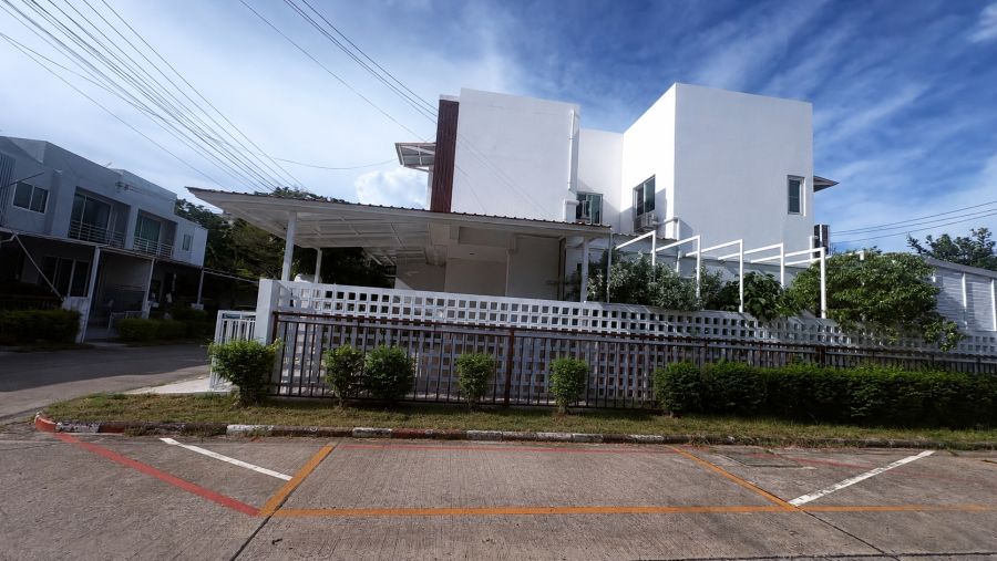 - บ้านแฮปปี้โฮม หลักสี่ ดอนเมือง หลังมุม 41.4 ตรว. ถนนช่างอากาศอุทิศ ใกล้สนามบินดอนเมือง แขวงสีกัน เขตดอนเมือง กรุงเทพฯ