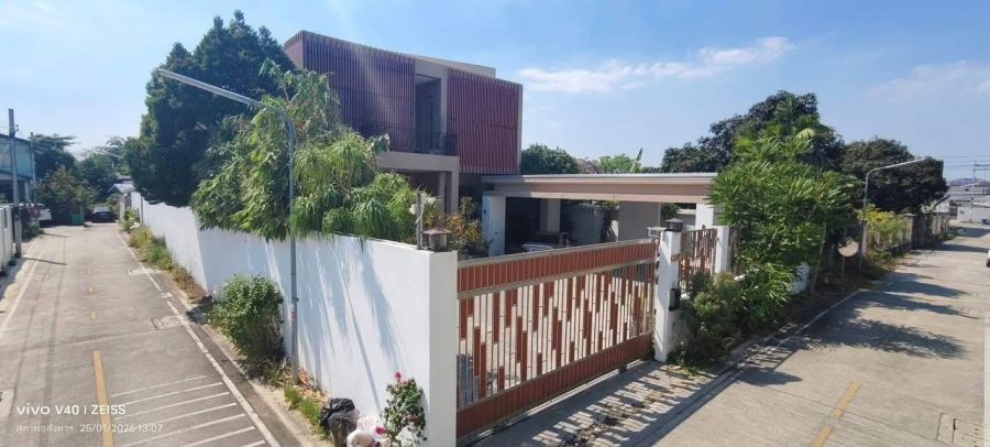 - ขาย / ให้เช่า บ้านเดี่ยว Luxury Pool Villa โซนราชพฤกษ์ ทำเล Prime Location ตรงข้าม Central Westville