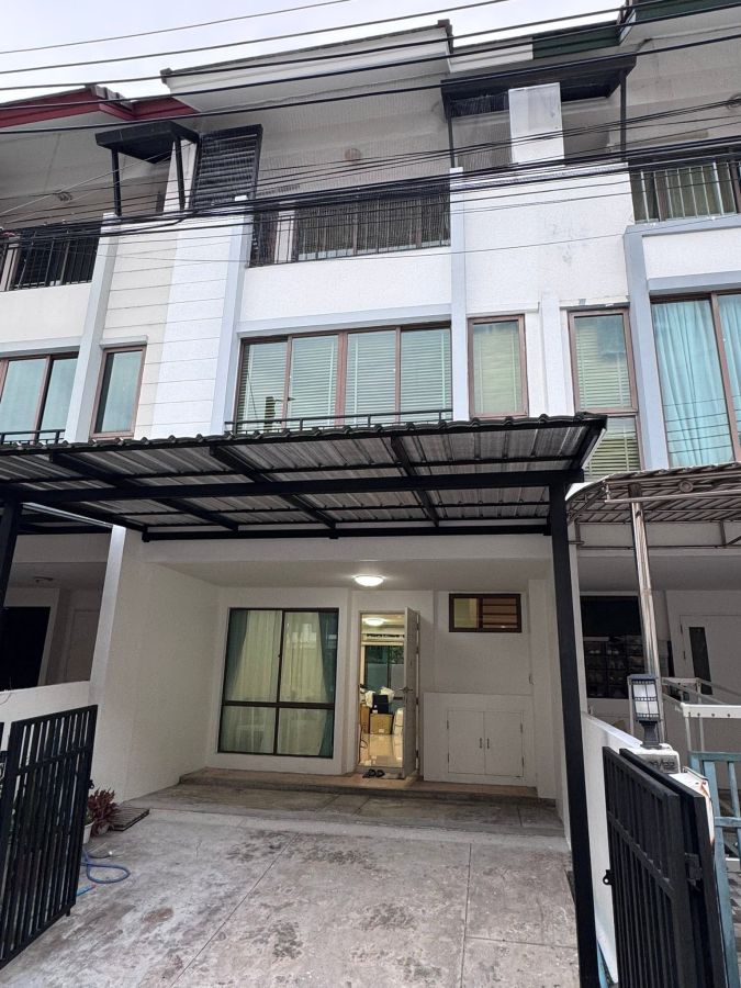 - ให้เช่าทาวน์โฮม 3 ชั้น โครงการ The Private Sukhumvit Bangchak ทำเลสุขุมวิท ใกล้ BTS บางจาก เดินทางสะดวก เข้าเมืองง่าย