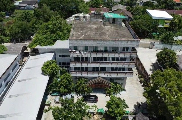 - ขาย 45 ล.บ้าน 4ชั้น ขนาด417ตร.ว.พื้นที่ใช้ สอย 1440ตรม. เฉลิมพระเกียรติ ร.9