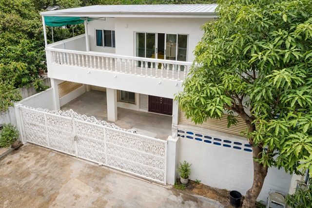 - บ้านเดี่ยว 2 ชั้น 4 ห้องนอน 2 ห้องน้ำ พื้นที่ 45 ตร.ว. ใช้สอย 180 ตร.ม. พร้อมแอร์ 4 เครื่อง ที่จอดรถ 2 คัน ทำเลวงแหวน สะพานสูง รามคำแหง