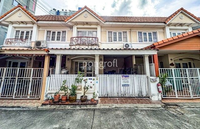 - ขายทาวน์เฮ้าส์ หมู่บ้านเปี่ยมสุข รัตนาธิเบศร์ 34 ซ.รัตนาธิเบศร์38 ซอย 1 ติดถนนเมน ใกล้ MRT สะพานพระนั่งเกล้า 3 นอน 19.6 ตร.ว.