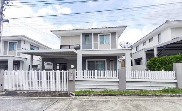 - ให้เช่าบ้านเดี่ยว 45ตรว มบ.ไลฟอินเดอะกาเด้นสวนเสือ 3นอน 3น้ำ เนื้อที่เยอะ มีเฟอร์ พร้อมอยู่ ใกล้นิคมปิ่นทอง แหลมฉบัง ศรีราชา ชลบุรี