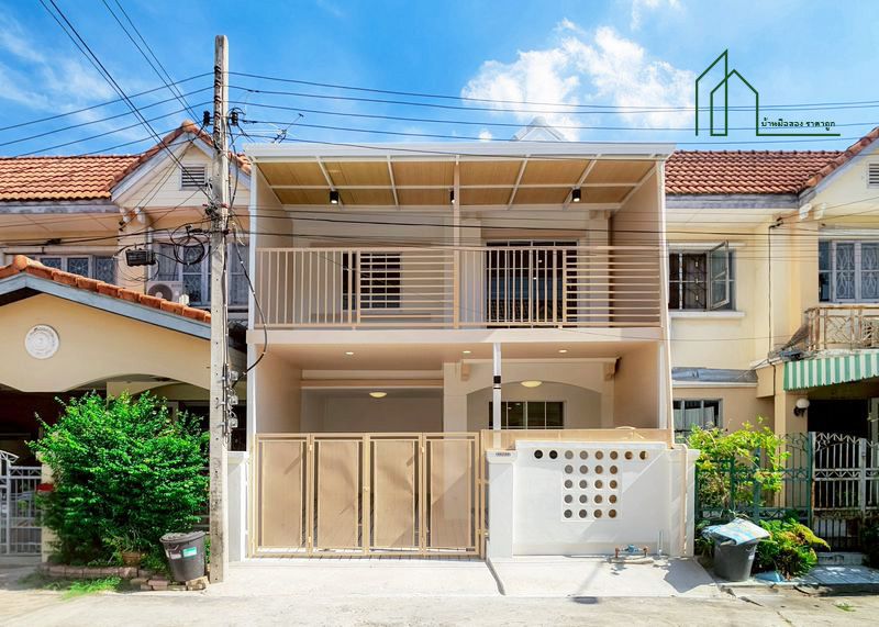 - ทาวน์เฮ้าส์ 2 ชั้น หมู่บ้านบุศรินทร์ บ้านสวยพร้อมอยู่ ทำเลทองบ้านกล้วย ไทรน้อย