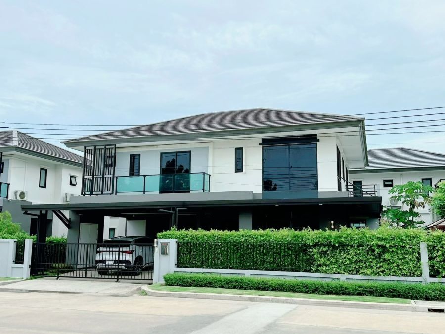 - ขายบ้านหรู 2 ชั้น ทำเลดีที่สุดในโครงการ บริทาเนีย บางนา สุวรรณภูมิ กม.26