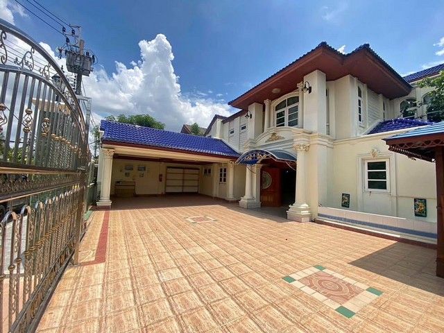 - ให้เช่าบ้านเดี่ยว 3 ห้องนอน 3 ห้องน้ำ หมู่บ้านพงษ์เพชร ติดถนนเมน อยู่อาศัยoffice ค้าขายได้