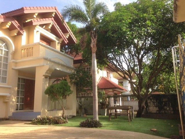 - ให้เช่าบ้านเดี่ยว2ชั้น 100ตรว. จอดรถได้หลายคัน อยู่ถนนศรีนครินทร์ ใกล้โรงพยาบาลเปาโลสมุทรปราการ