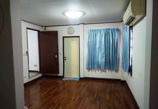 - ขายบ้านเดี่ยว หมู่บ้านเบญจรงค์ รามคำแหง 178 เนื้อที่ 75 ตร.ว. 2 ชั้น 5 นอน 5 น้ำ