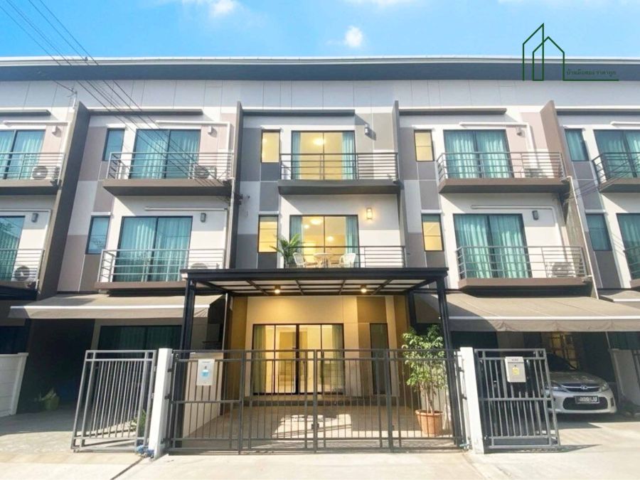 - ทาวน์เฮ้าส์ 3 ชั้น หมู่บ้านบ้านกลางเมือง พหลโยธิน50 ใกล้ BTS สถานีสายหยุด