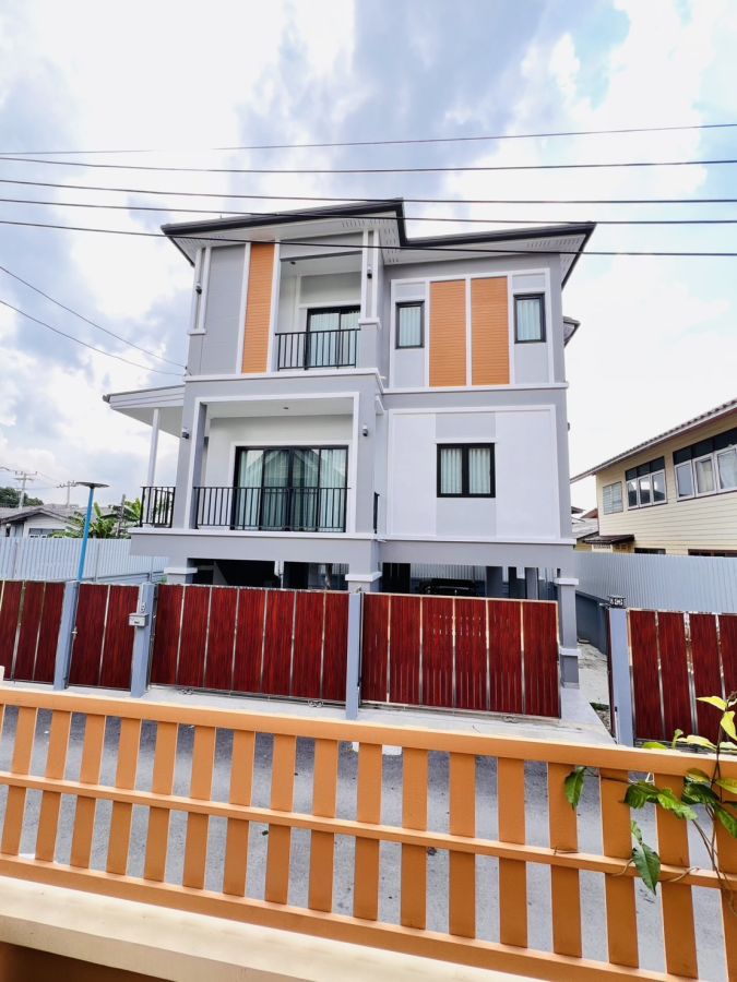 - บ้านเดี่ยว2.5 ชั้น สั่งสร้างเอง สภาพใหม่เพียง 2 ปี ทำเลทอง พัฒนาการ อ่อนนุช ศรีนครินทร์