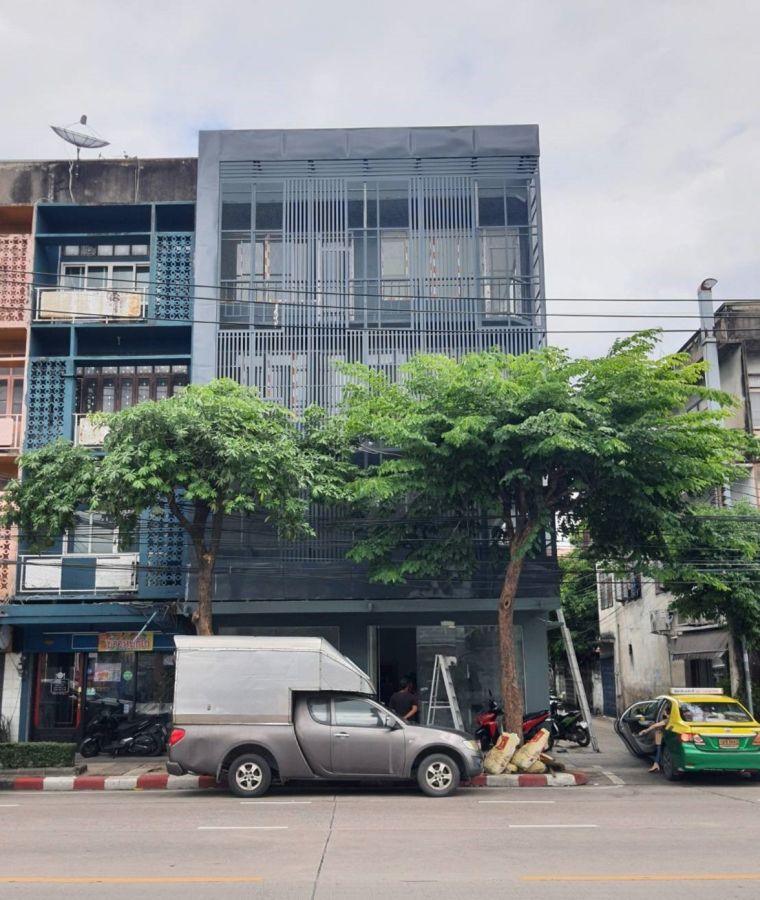 - ขายอาคารพาณิชย์ 3 ชั้นมีชั้นลอย ใกล้ MRTสถานี บางโพ (สายสีน้ำเงิน) ใกล้รัฐสภาแห่งใหม่ ทำเลดีมาก