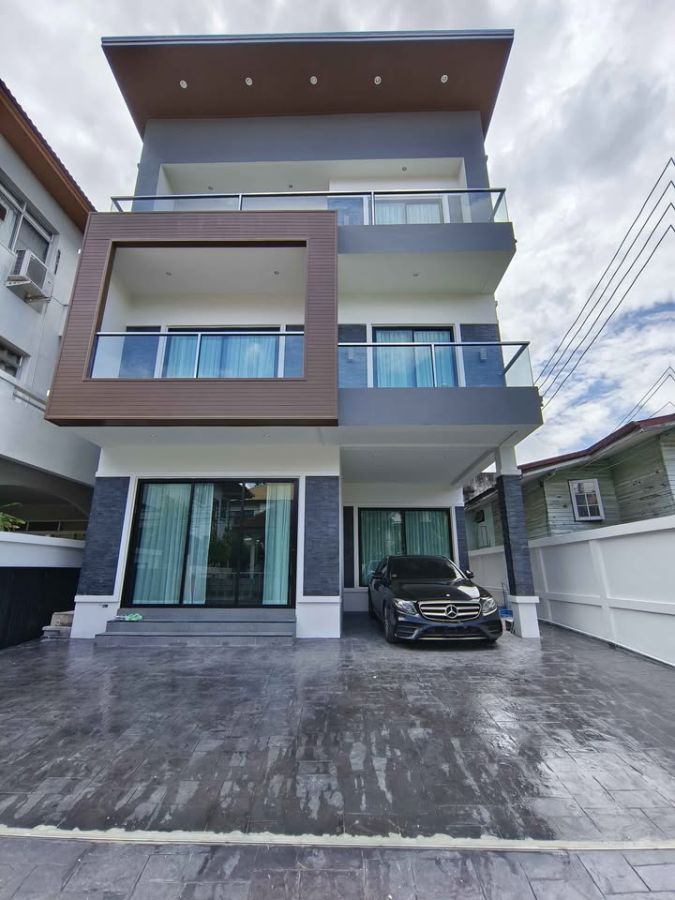 - ขาย ให้เช่า บ้านเดี่ยว 3 ชั้น สุขุมวิท 65 (เอกมัย)