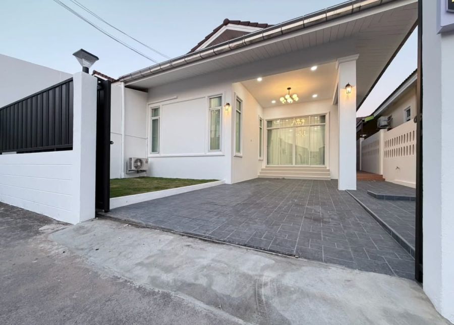 - ขายบ้านรีโนเวทใหม่ พร้อมเข้าอยู่ โชคชัยวิลเลจ 8 พัทยา
