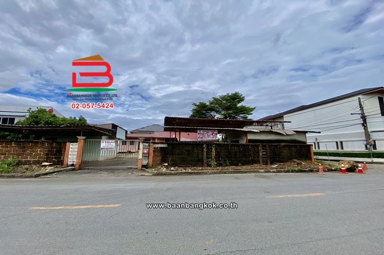 - ขาย/เช่า ที่ดินพร้อมบ้าน เนื้อที่ 199 ตรว. ซอยเกษตร 9 (แจ้งวัฒนะ 14) ถนนแจ้งวัฒนะ แขวงทุ่งสองห้อง(สีกัน) เขตบางเขน กรุงเทพมหานคร