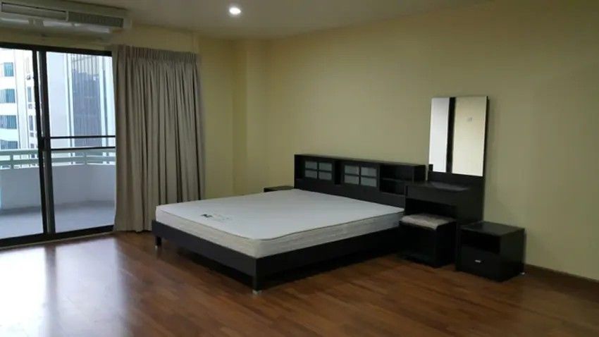 - ขาย คอนโดบางนา คอมเพล็กซ์ 3 ห้องนอน 3 ห้องน้ำ ขนาด 189.97 ตร.ม. ย่านบางนา