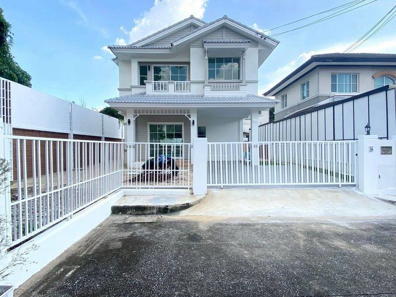 - บ้านเดี่ยว 2 ชั้น หมู่บ้านชัยพฤกษ์ รังสิต-คลอง 4 เนื้อที่ 60 ตารางวา 3 ห้องนอน รีโนเวทใหม่ทั้งหลัง ตำบลบึงยี่โถ อำเภอธัญบุรี จังหวัดปทุมธานี
