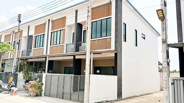 - บ้านพร้อมอยู่ คลอง 8 ธัญบุรี โปรโมชันพิเศษ! พร้อมเงินเหลือสูงสุดสองถึงสามแสนบาท* ราคาเริ่มต้นเพียง 1.9 ล้านบาท ฟรีค่าใช้จ่ายวันโอน