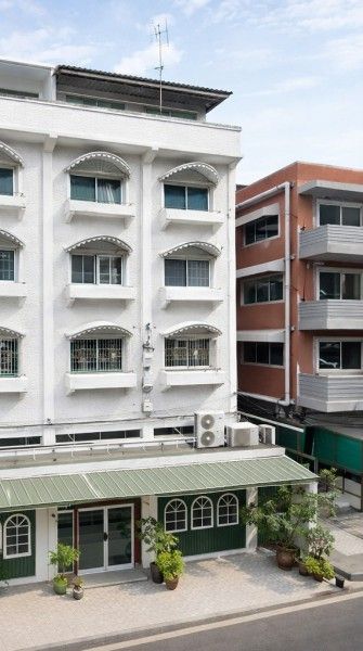 - อาคารพาณิชย์หัวมุม 5 ชั้น 2 คูหา 15นอน 15น้ำ MRT ลาดพร้าว 101 249ม. เดอะมอลล์ บางกะปิ 950ม. 40 ตร.ว. 640 ตร.ม. จอดรถ 3-4 คัน