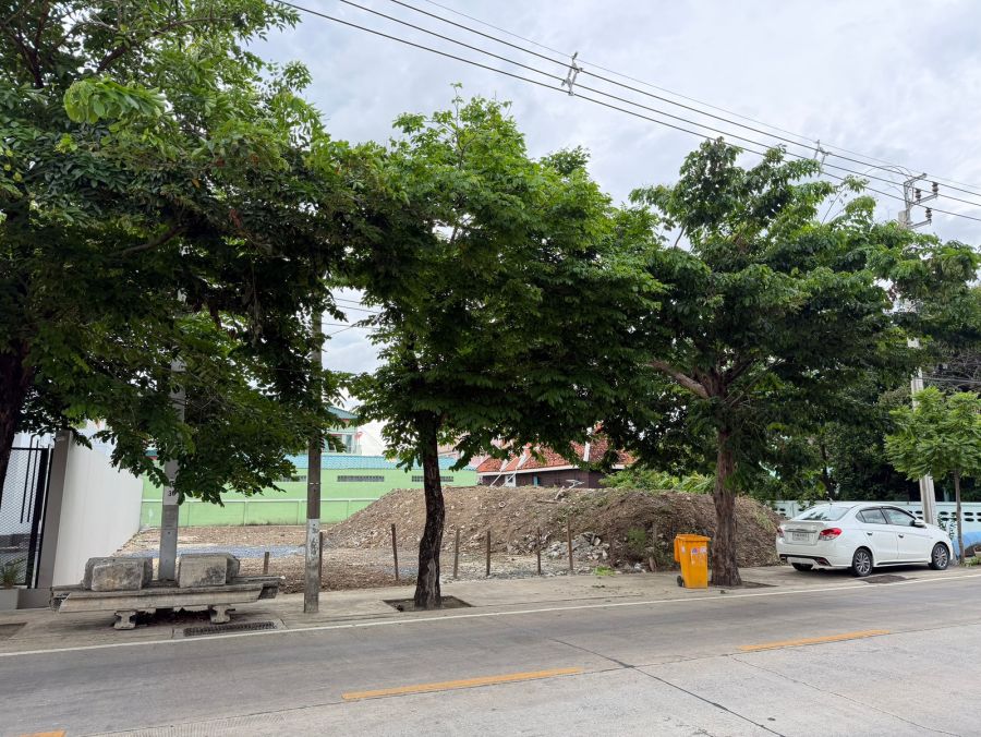 - ให้เช่า ที่ดินติดถนนอินทราวาส ขนาด 160ตรว.