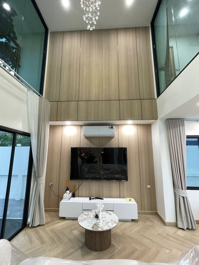 - ขายบ้านเดี่ยว ตกแต่งใหม่ พร้อมอยู่ 320 ตร.ม. 3 ห้องนอน นวมินทร์ 127 เขตบึงกุ่ม กรุงเทพ