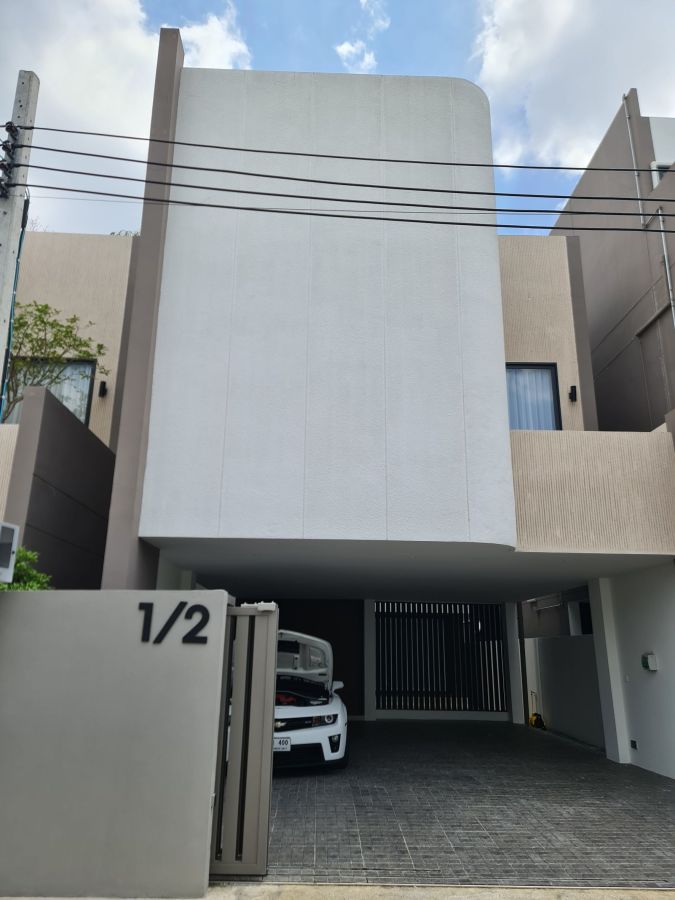 - ขายบ้านเดี่ยว 3 ชั้น โครงการ Windyard Bangna ทำเลดี เดินทางสะดวก ใกล้เมกาบางนา